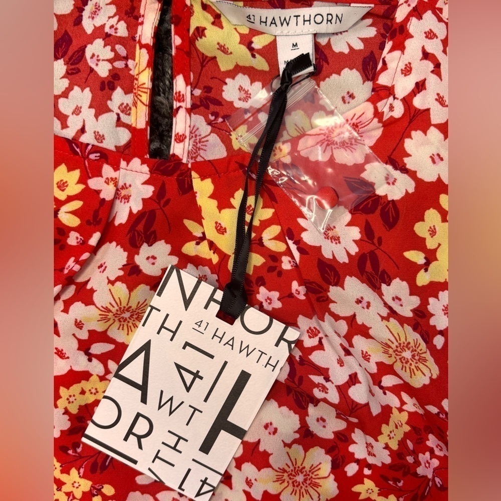 41 HawthornWomen V-Neck Sleeveless Floral Top, Red size medium - Picture 4 of 8